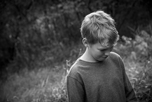 Jongen, Verdrietig, Zwart En Wit