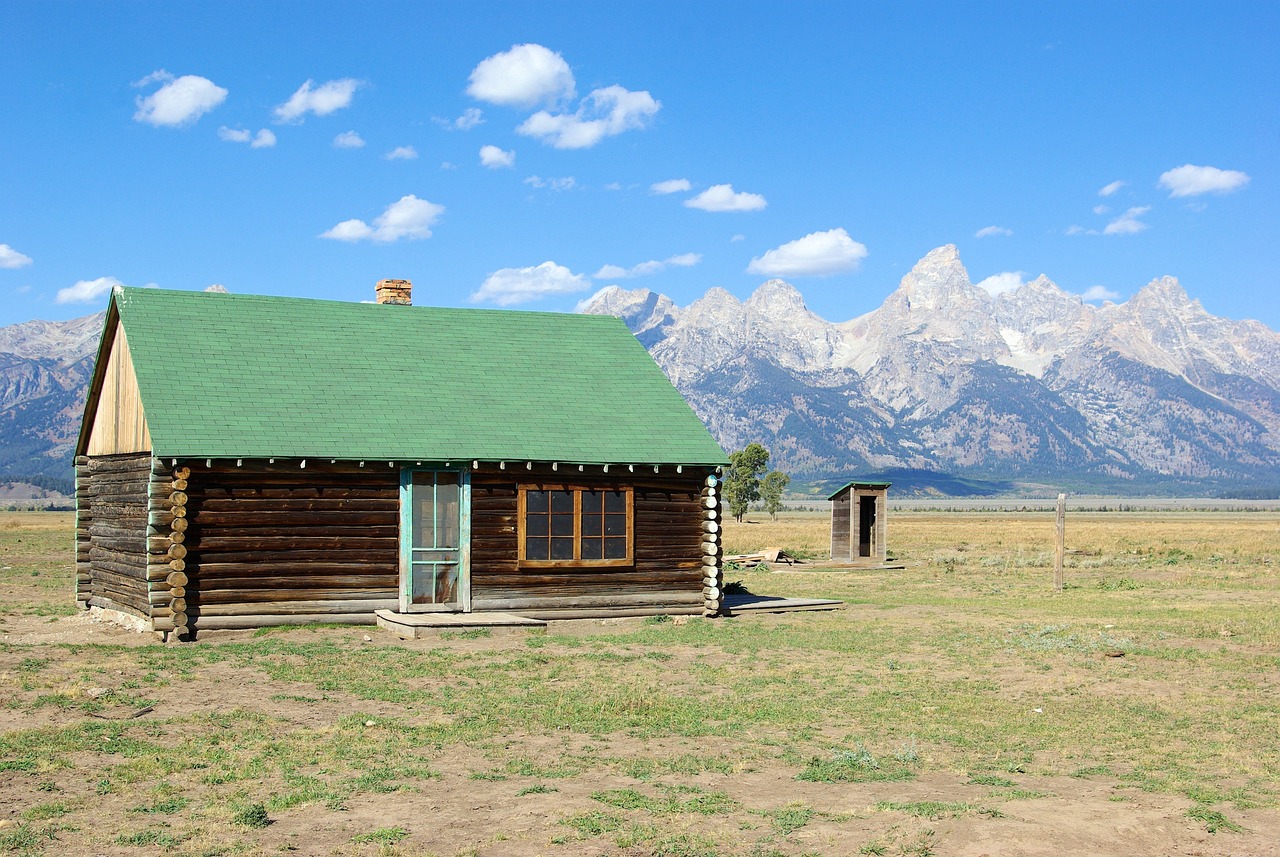 Cabin On Mormon Row - free online jigsaw puzzle photo