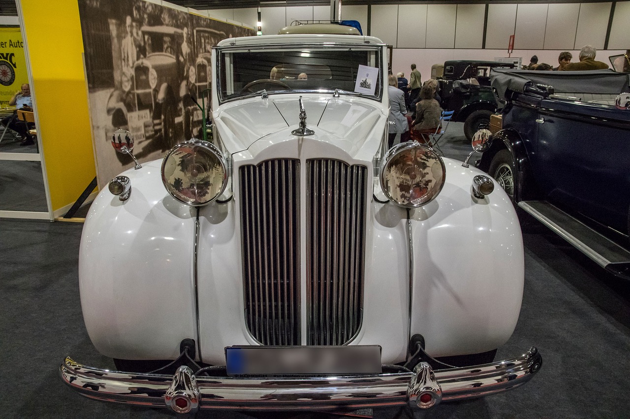 Antique Car - free online jigsaw puzzle photo