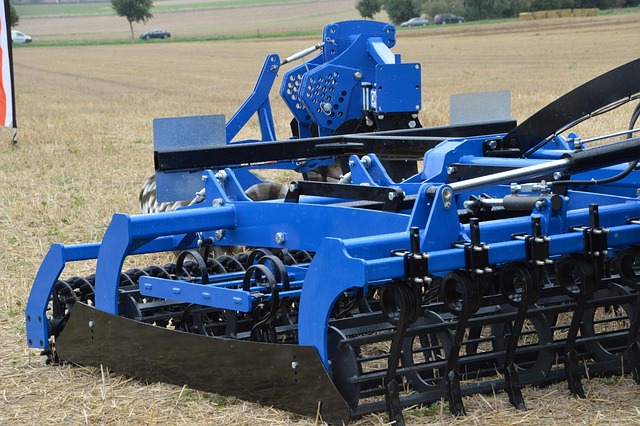 tractor, agriculture, vehicle, machine, farm, tug, harvest, tow, farmer, planter, exploitation, planting row, harrow, joints, hopper front, charged, weight, rural, agricultural, equipment, the working of the earth, tractor, tow, farmer, harrow, harrow, harrow, harrow, harrow