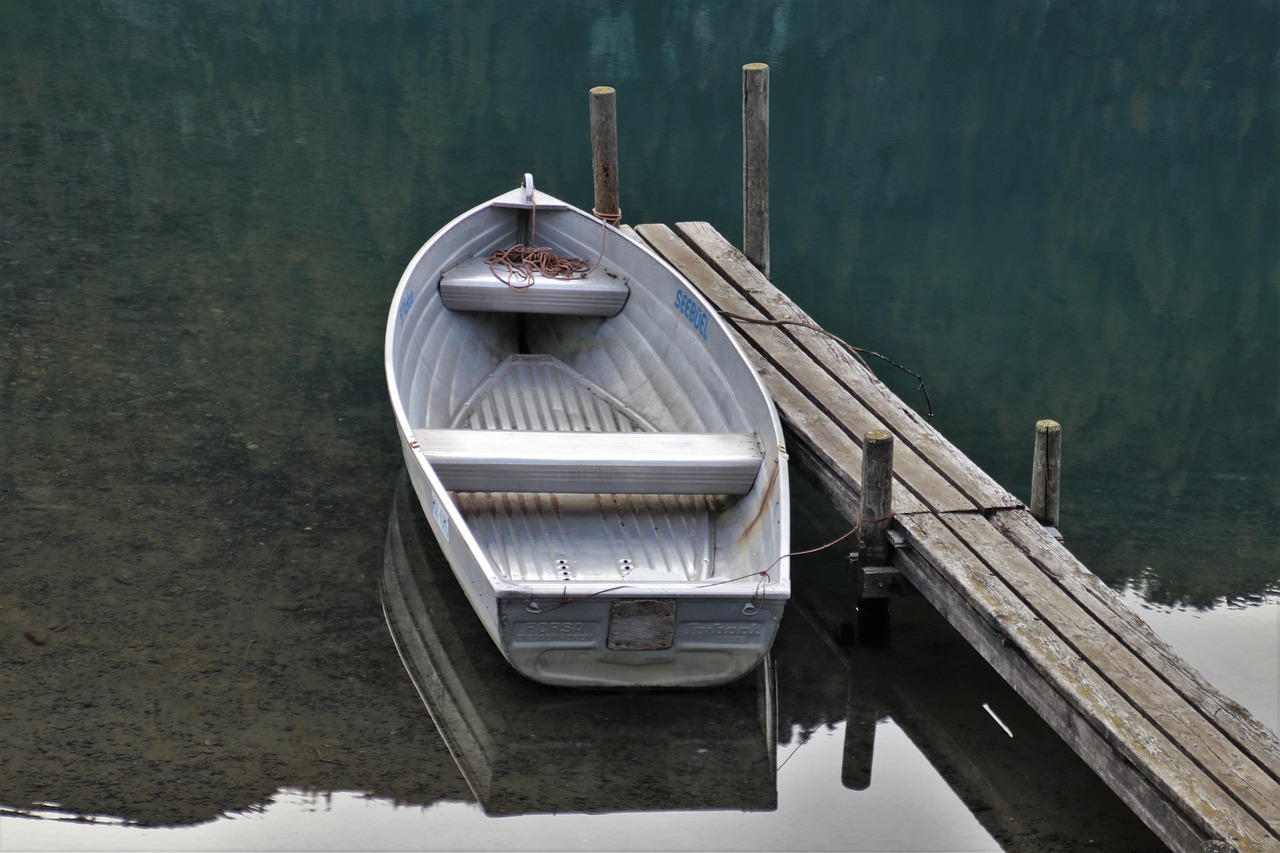 Boat - free online jigsaw puzzle photo