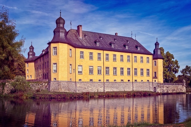 Free Castle Moated Castle photo and picture