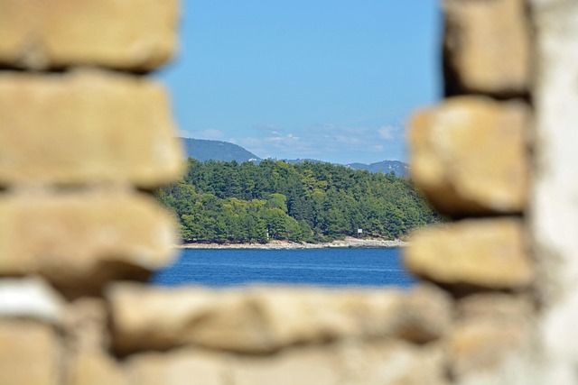 Free Window Outlook photo and picture