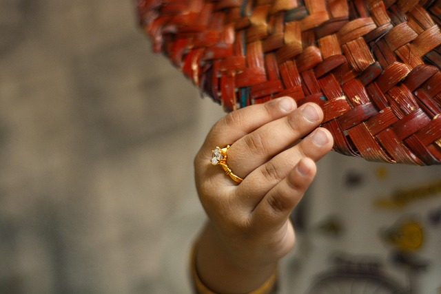 Kind, Hut, Ring, Hand