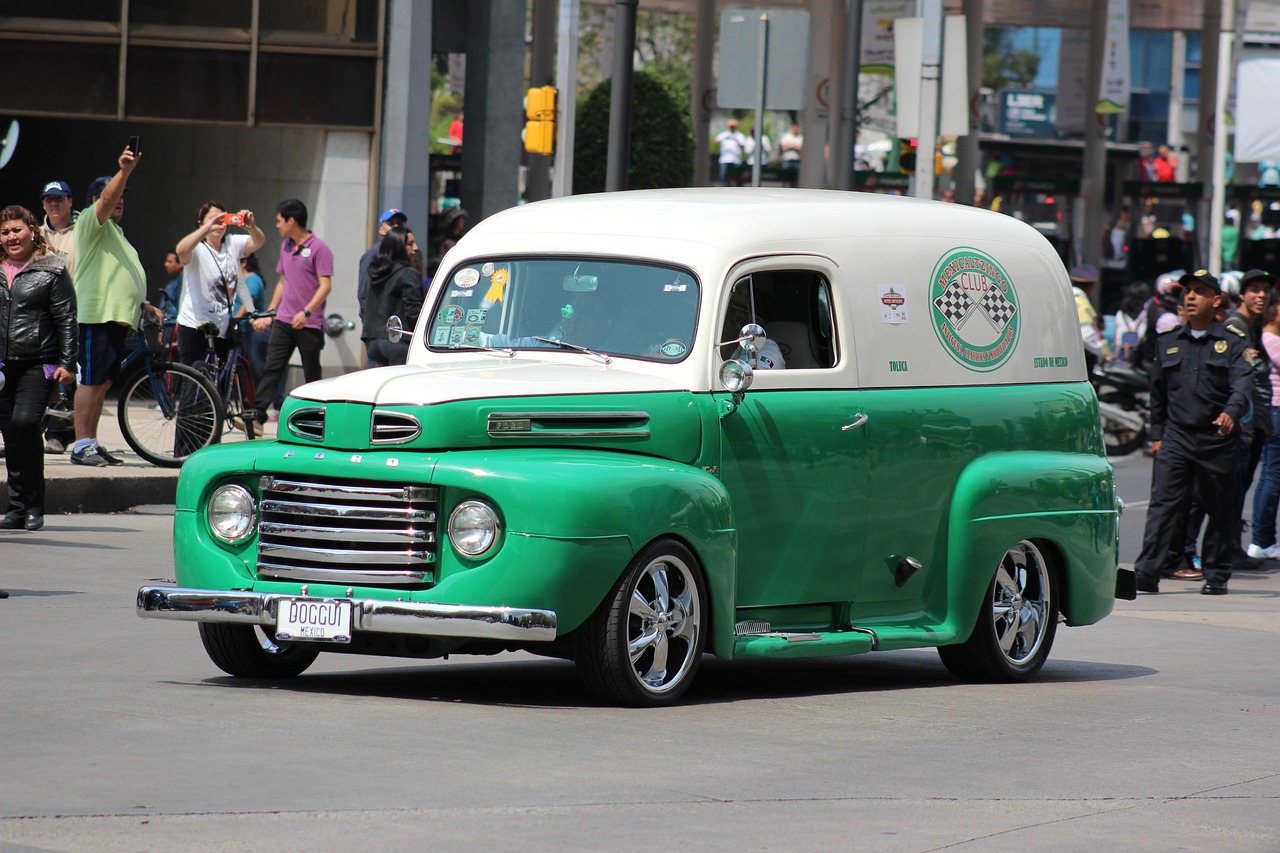 Ford - free online jigsaw puzzle photo