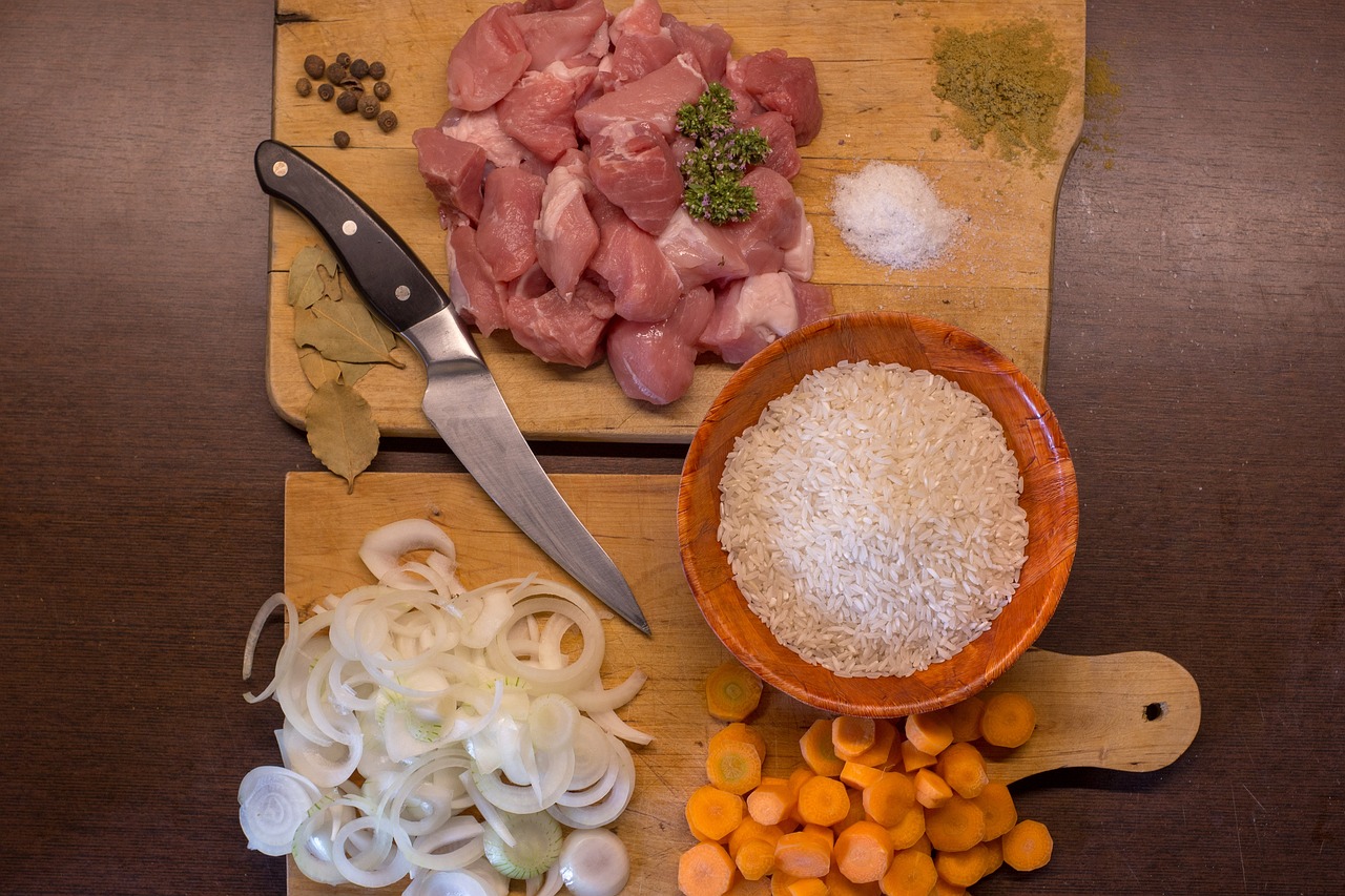 Ingrediente pentru o cina in familie pregatite pentru gatit