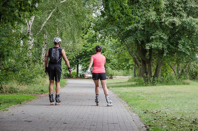 roll, fun, sports, leisure time, scooter, inliner, nature, connected, connectedness, pleasure, love, belong together, leisure enjoy, skateboard, model, man, woman, quickly, trips, young, leap, summer