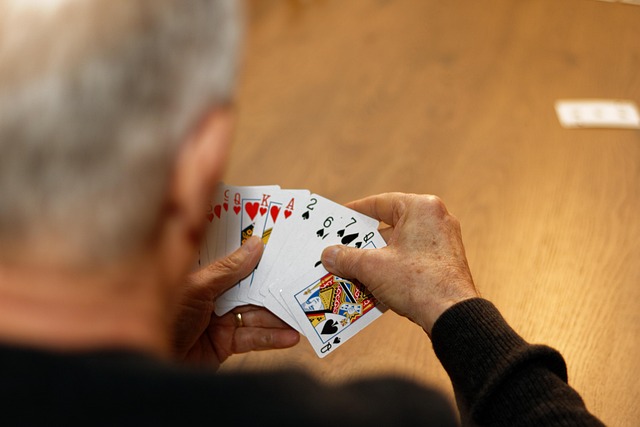 Kort, Gammel Mand, Hånd, Spiller