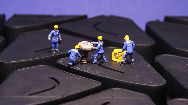 Tire, repair, miniature figures and thw — photo by wir_sind_klein
