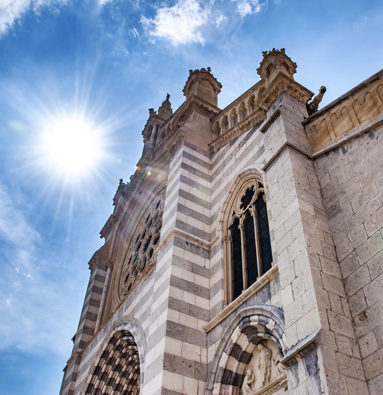 Download free HD stock image of Dinges-Les-Bains Provence Free Dinges-Les-Bains Provence photo and picture
