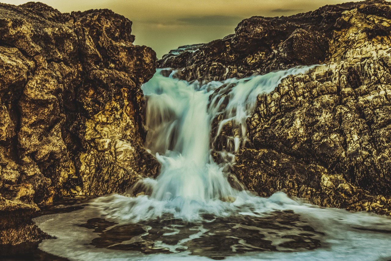 Waterfall - free online jigsaw puzzle photo