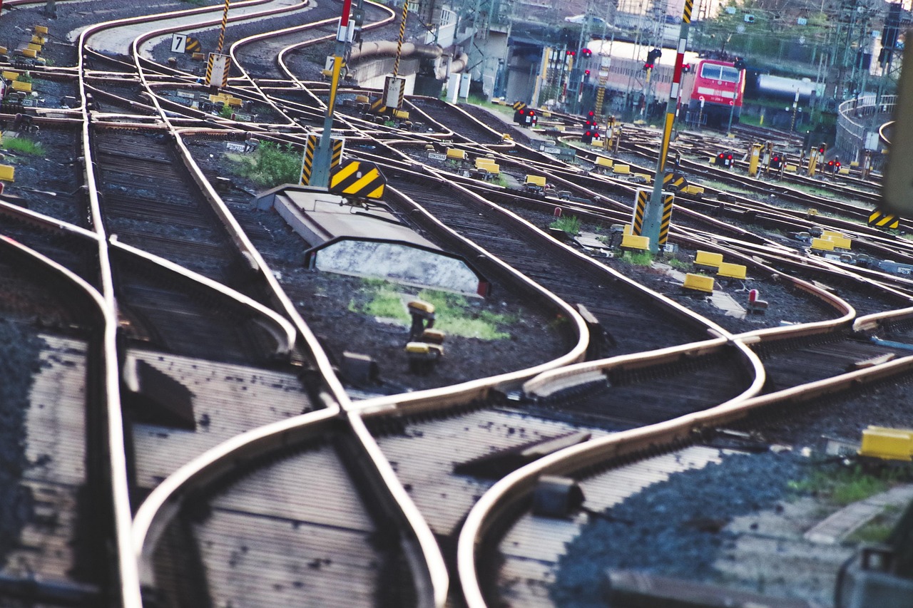 Tracks - free online jigsaw puzzle photo