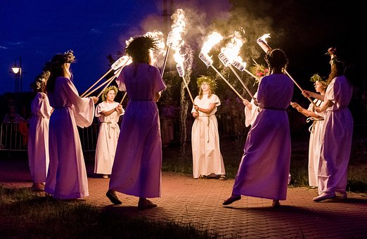 Noite De Купалу, Incêndio, Dança
