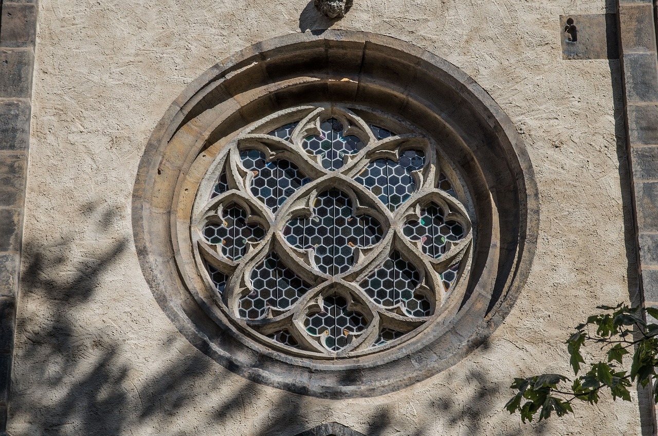 Church Window - free online jigsaw puzzle photo