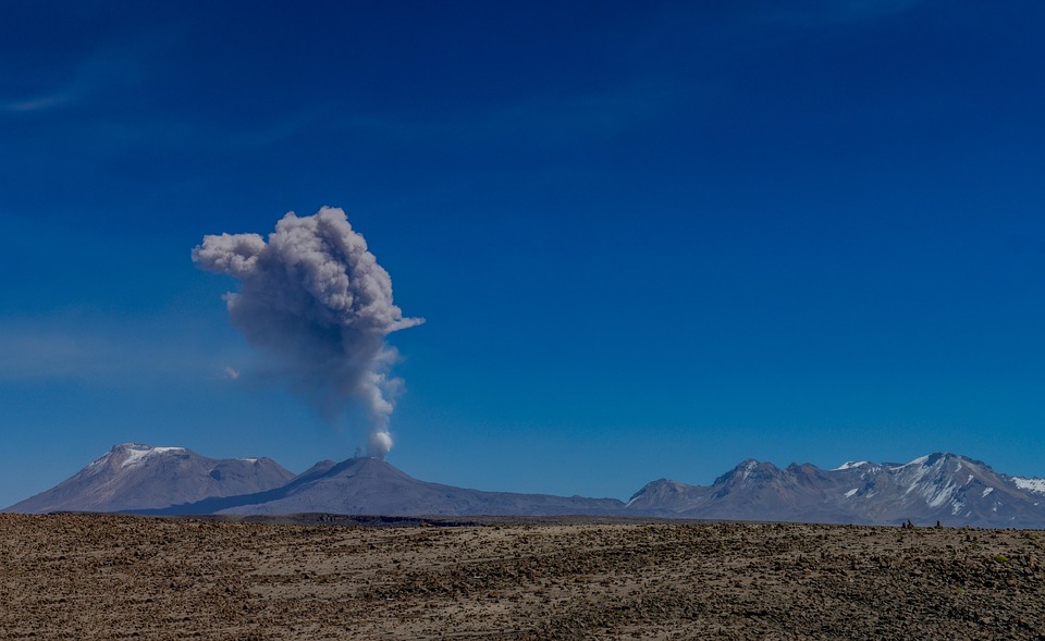 火山 Sabancaya 噴火 Pixabayの無料写真