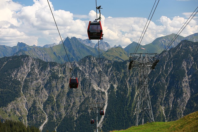 Seilbahn, Berge, Wolken, Wandern
