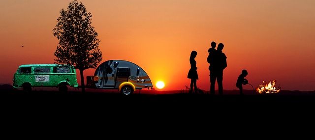 Free sunrise caravan holiday illustration