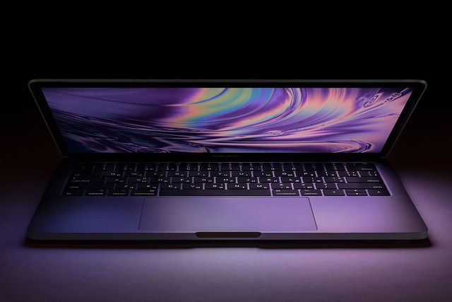 Free Apple Macbook photo and picture