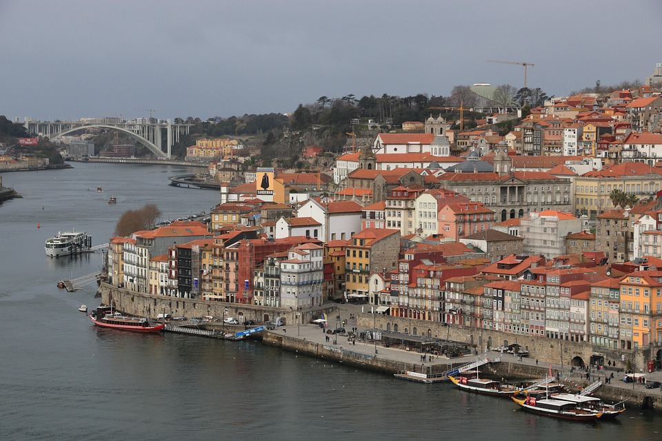 A Traveler’s Guide to Porto’s Best Airbnb Stays