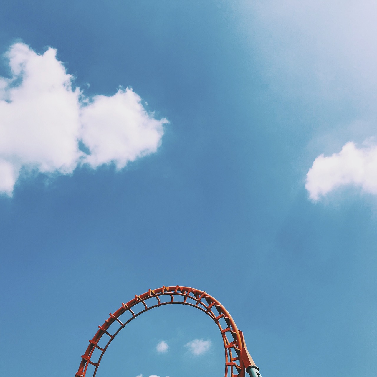 amusement-park-3989116_1280.jpg