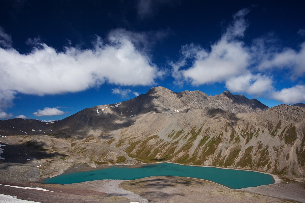 mountains-4014821_1280.jpg