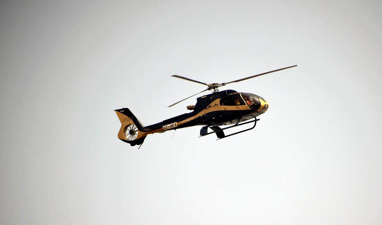 helicopter, flying, aviation, sky, pilot, use, flight, drone, transport, transportation, chopper, nature, fly, propeller, technology, wing, rescue