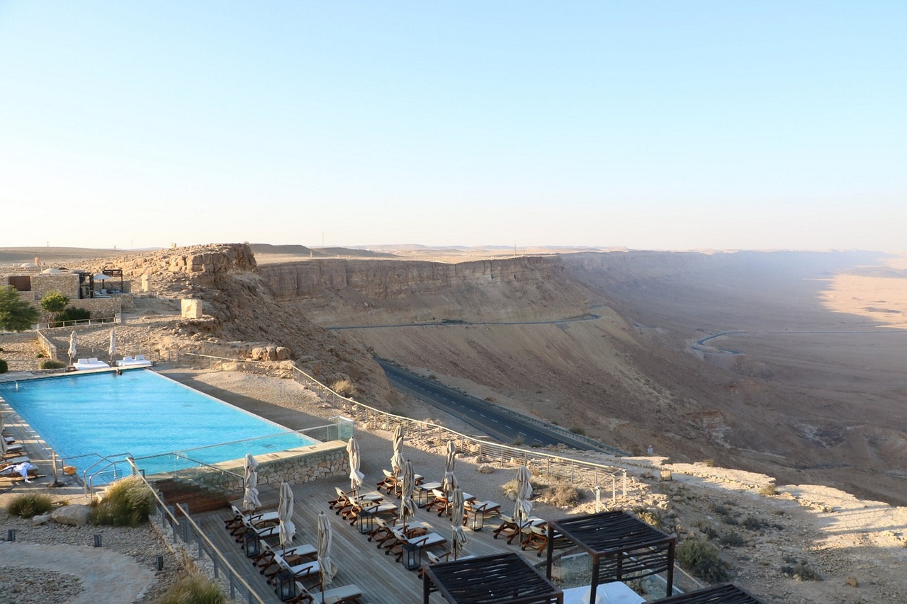 Free Pool Hotel photo and picture