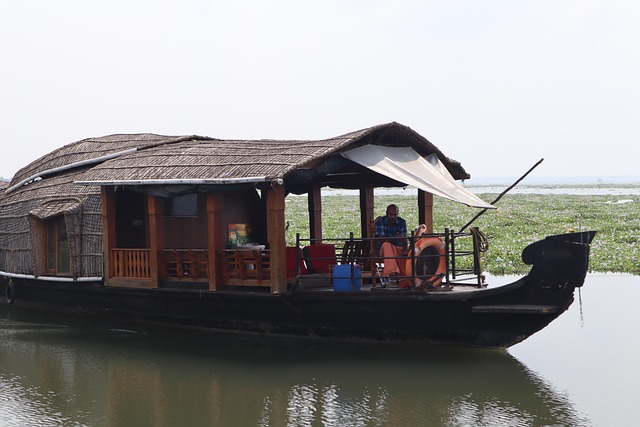Free Houseboat Boat photo and picture
