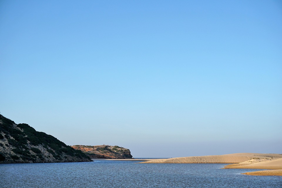 Hidden Gems: Lesser-Known Nightlife Spots in Algarve Worth Discovering