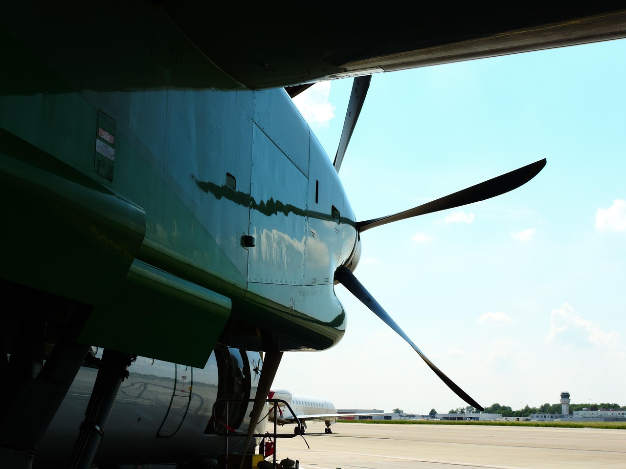 Bombardier - free online jigsaw puzzle photo