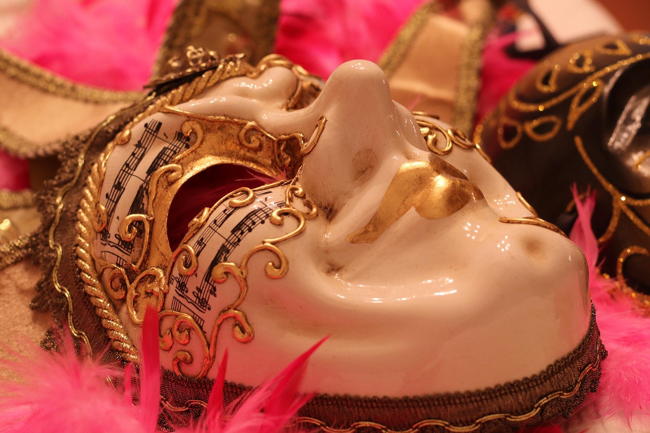 Mask - free online jigsaw puzzle photo