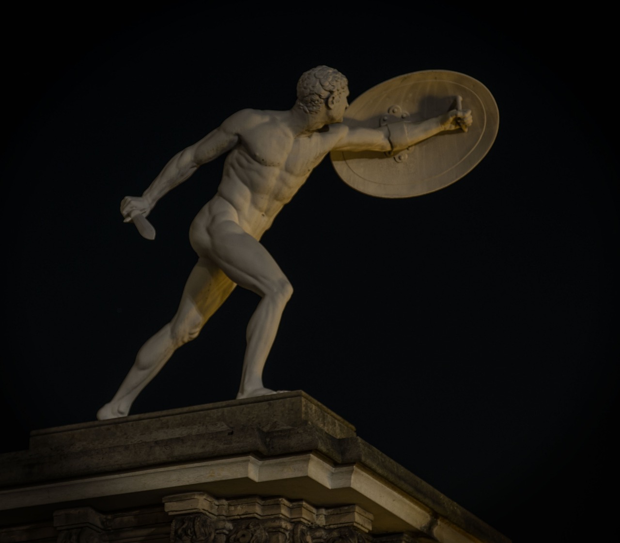 Hexenhand Wandbehang Statue – Halloween Deko, Harz Skulptur, Teufelskralle Als Halter Für Schmuck Oder Medaillen