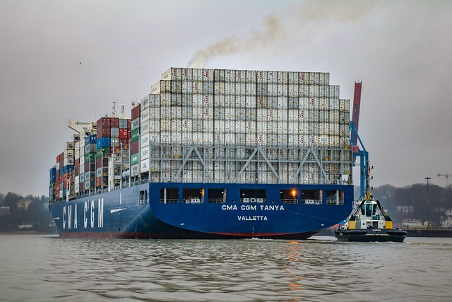 Free Container Ship Hamburg photo and picture