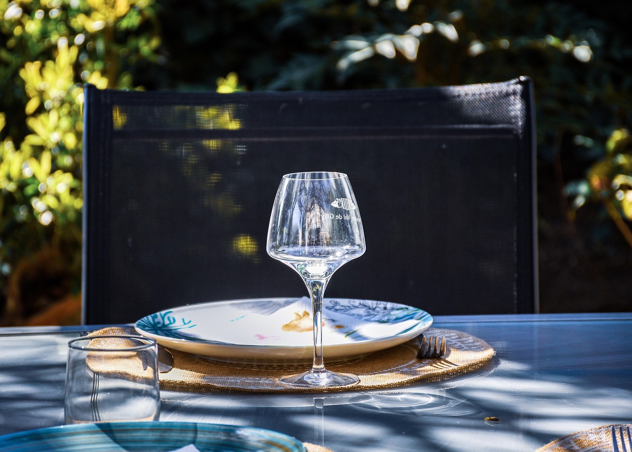 Wineglass - free online jigsaw puzzle photo