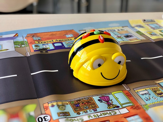 Free Bee Robot photo and picture