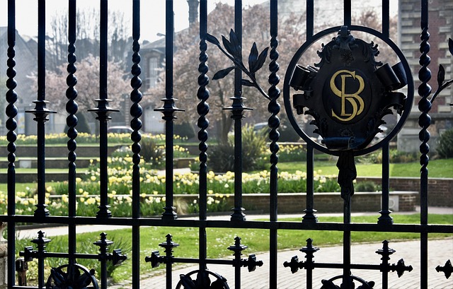 Free Grid Benedictine Palace photo and picture