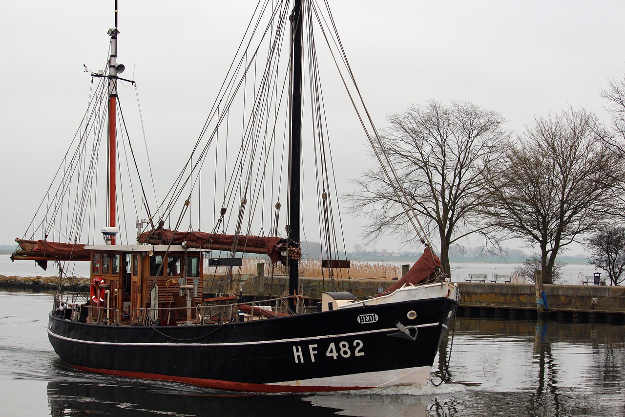 Boat - free online jigsaw puzzle photo