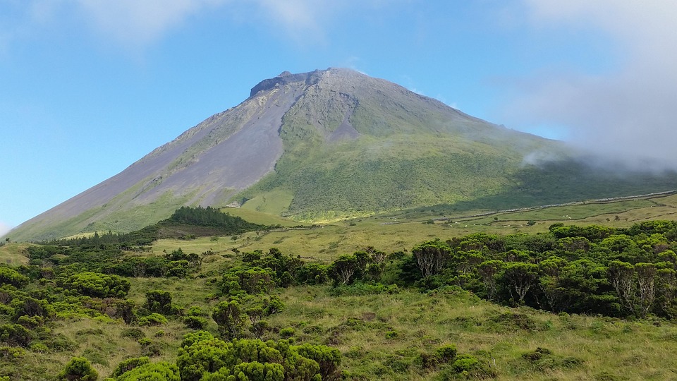 Navigating the Blue: The Significance of Faial Island in Maritime History