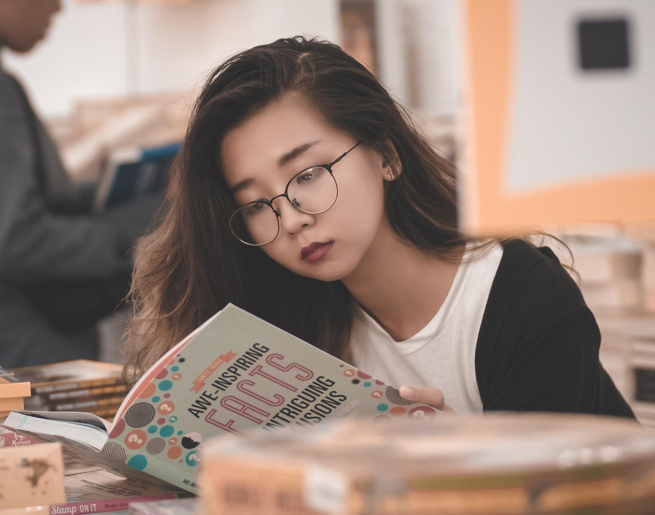 前妻，抽屉里的旧围巾，和抽屉外的前妻