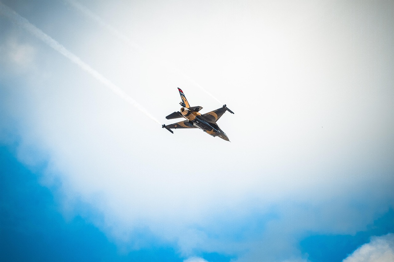 Airplane - free online jigsaw puzzle photo