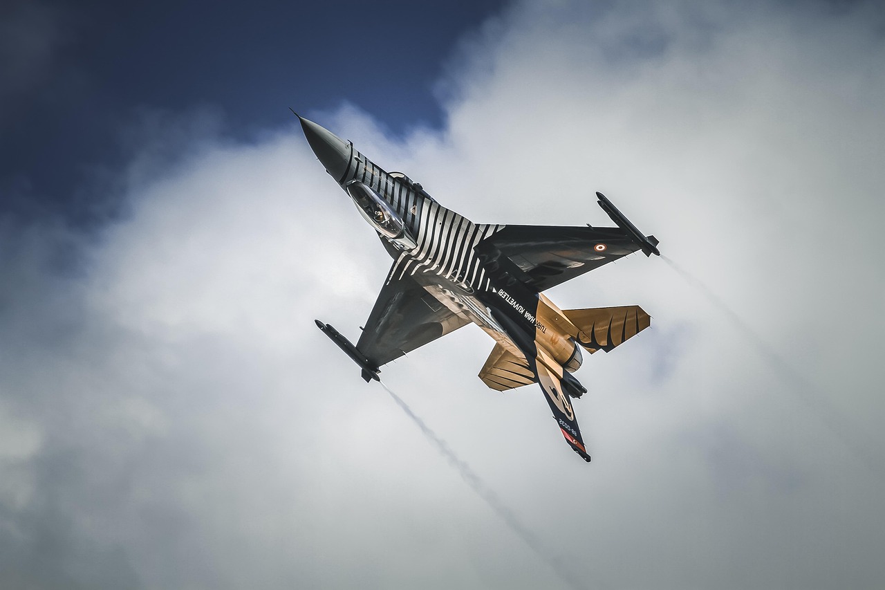 Airplane - free online jigsaw puzzle photo