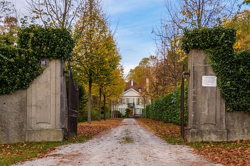 Casa La Tara, Grădină, Poartă