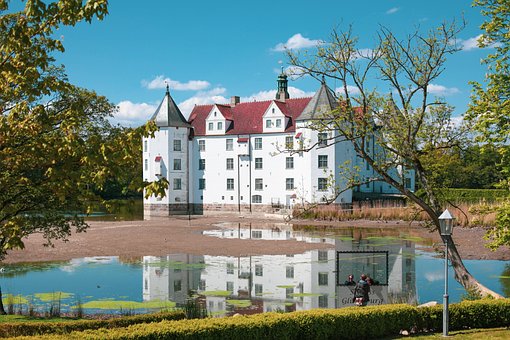 Free Castle Glücksburg photo and picture