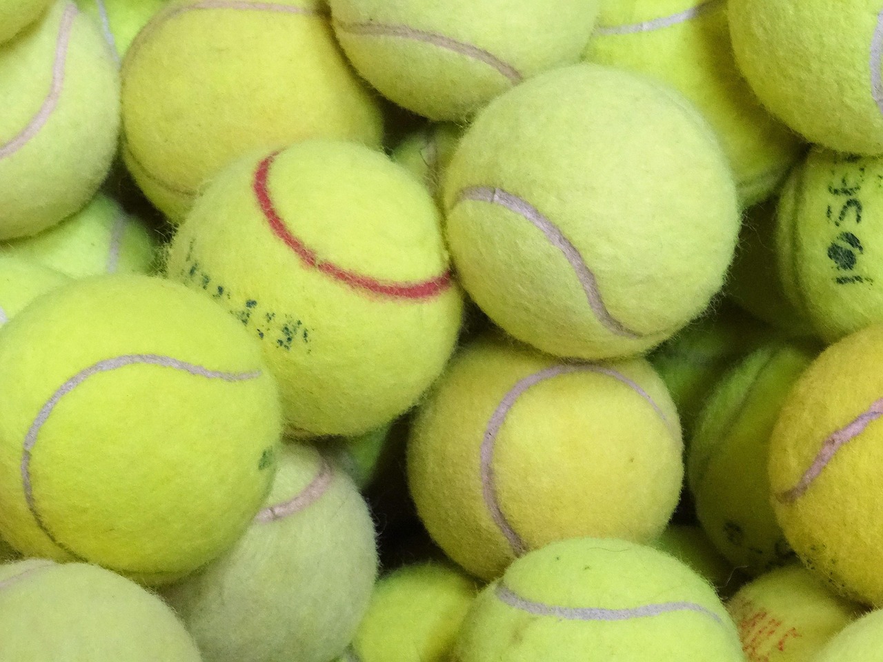 Tennis Balls Pastellfarbene Tennisbälle Typ 2 - 3x Blassrosa, Made In UK Tennisbälle Typ 2 Pastell