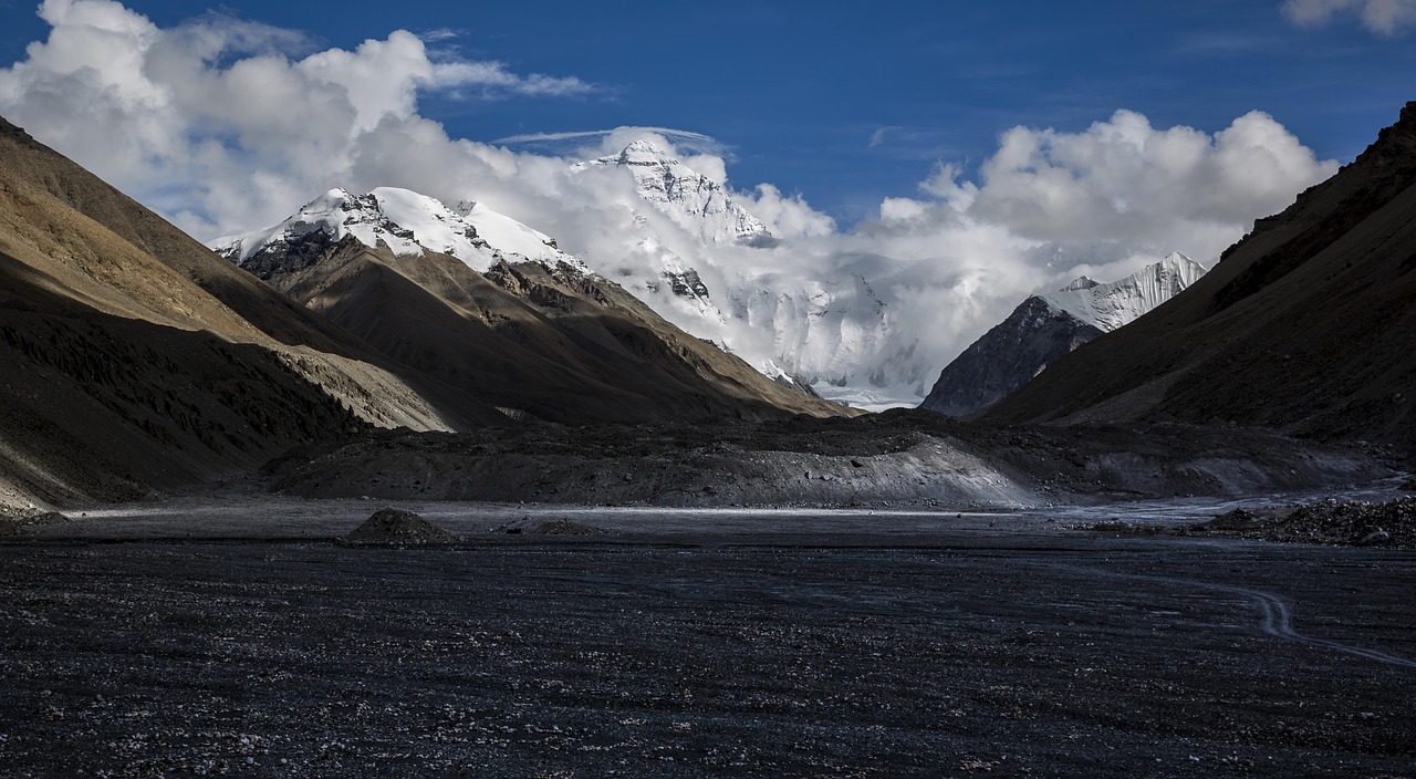 Download free HD stock image of Snow Mountain White Cloud Free Snow Mountain White Cloud photo and picture