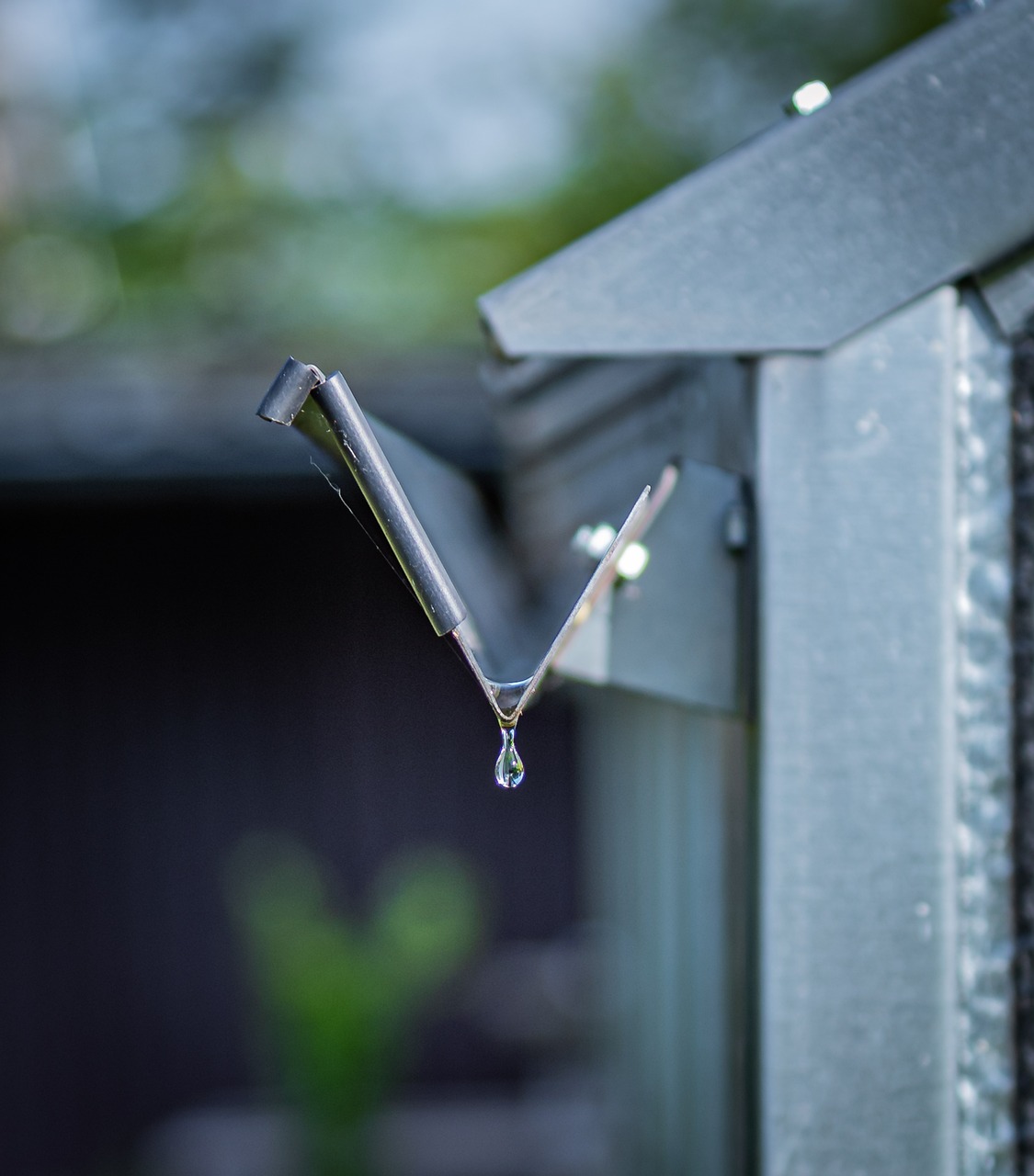 水滴, 雨どい, 温室効果, 下落, 水, 雨, 濡れた, 液滴, 液体