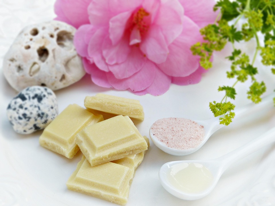 Give Your Stretch Marks The Boot With These Natural Ingredients