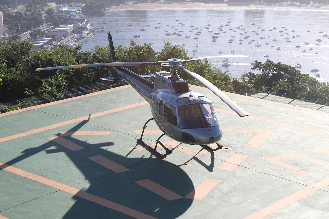 Helicopter - free online jigsaw puzzle photo
