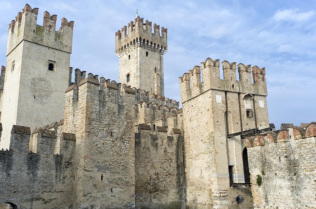 Free Castle Sirmione photo and picture