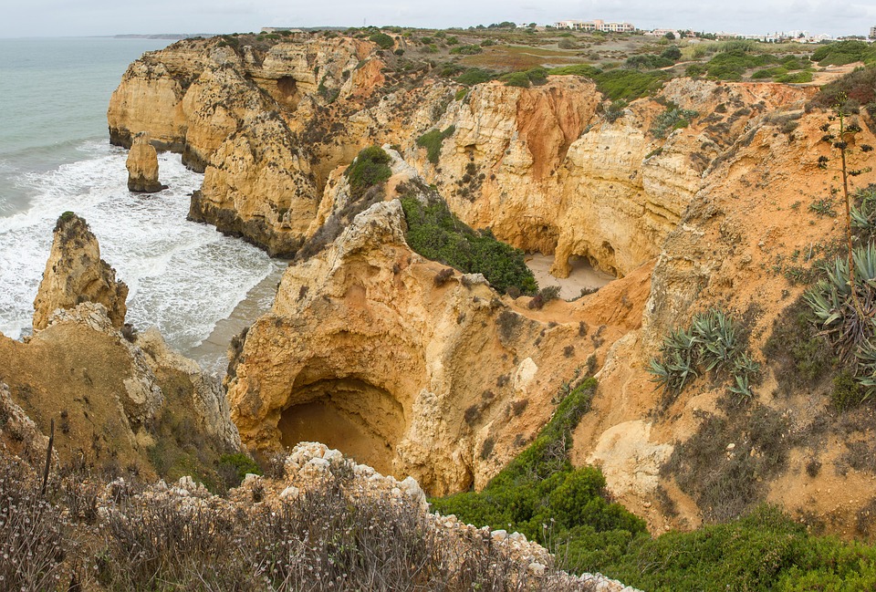 Romantic Retreats: Unforgettable Getaways in the Algarve